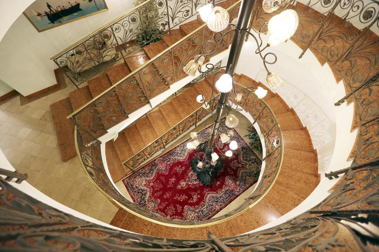 Hotel Savoy Palace 가르도네리비에라 외부 사진