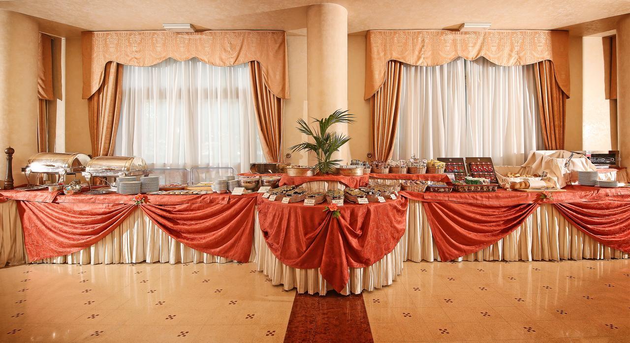 Hotel Savoy Palace 가르도네리비에라 외부 사진