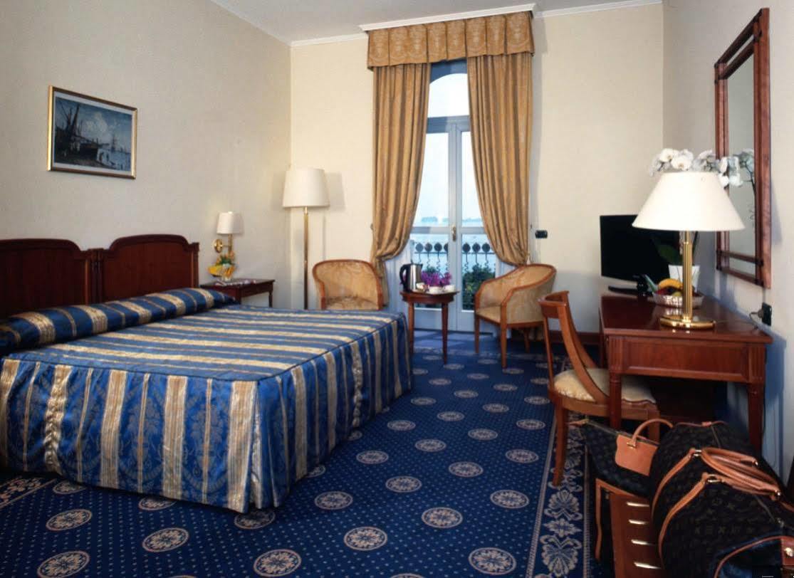 Hotel Savoy Palace 가르도네리비에라 외부 사진