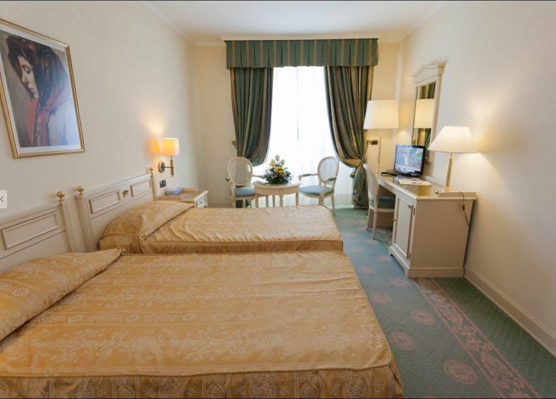 Hotel Savoy Palace 가르도네리비에라 외부 사진